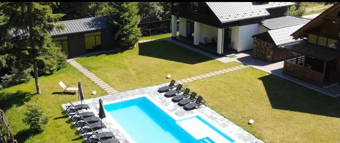 Berghaus Bukovel Villa Bagian luar foto