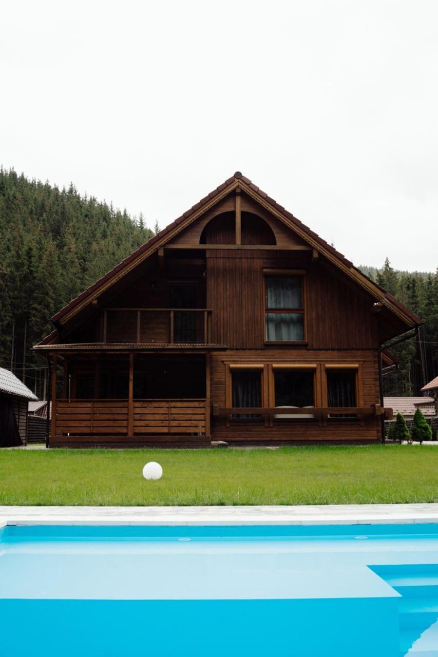 Berghaus Bukovel Villa Bagian luar foto