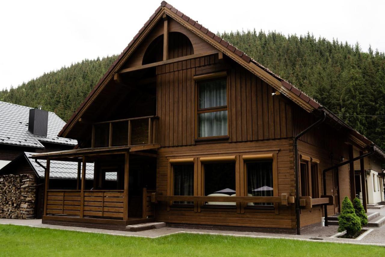 Berghaus Bukovel Villa Bagian luar foto