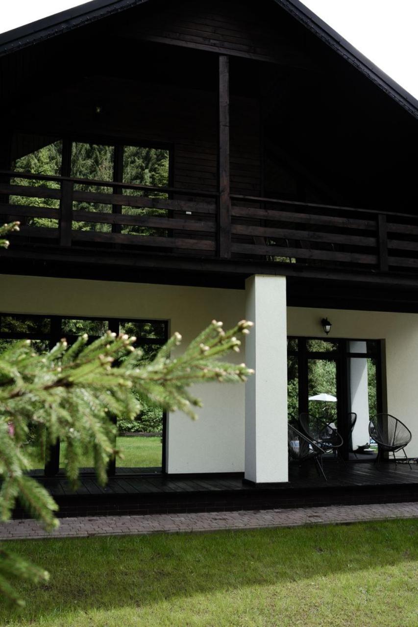 Berghaus Bukovel Villa Bagian luar foto