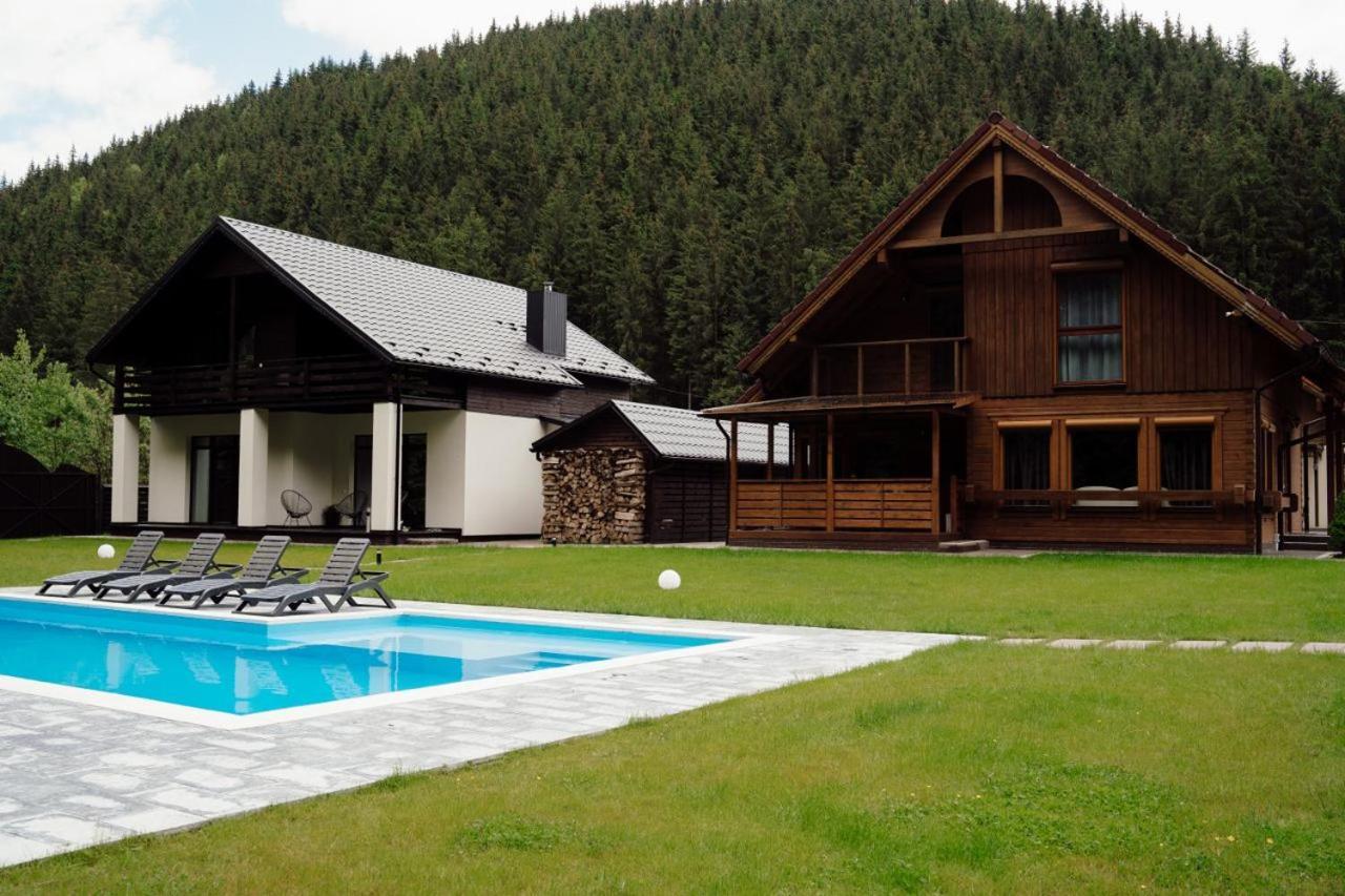 Berghaus Bukovel Villa Bagian luar foto