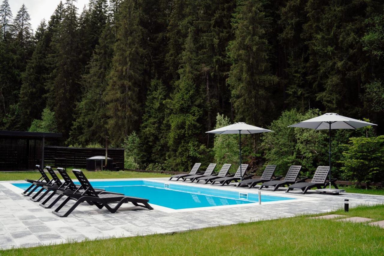 Berghaus Bukovel Villa Bagian luar foto