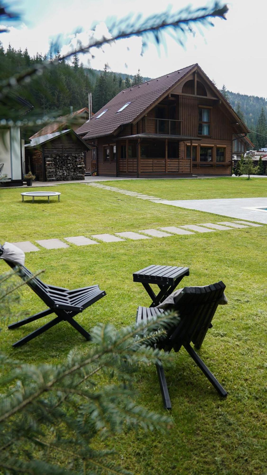 Berghaus Bukovel Villa Bagian luar foto