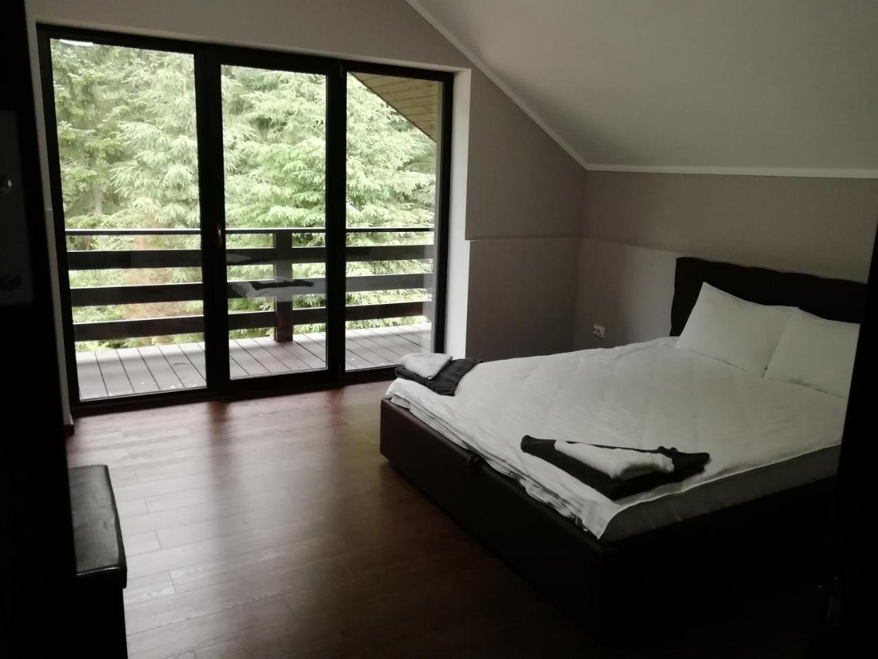 Berghaus Bukovel Villa Bagian luar foto